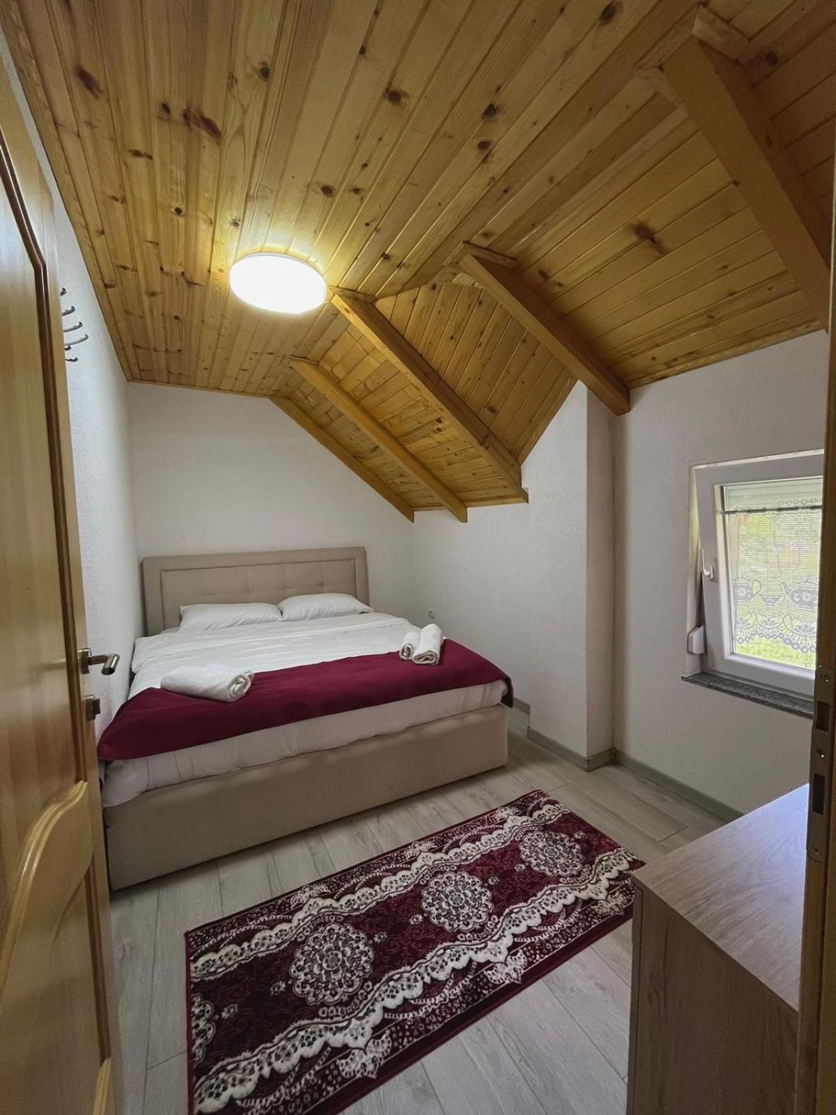 Guesthouse Gezim Selimaj Валбона Екстериор снимка